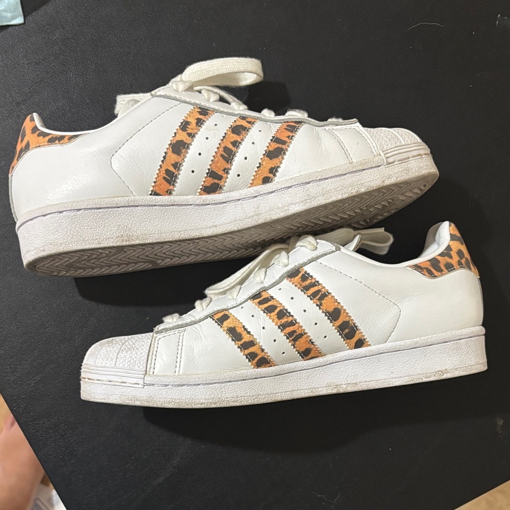 Adidas White and Cheetah Patterned Sneakers Size US 6 - Picture 7 of 10